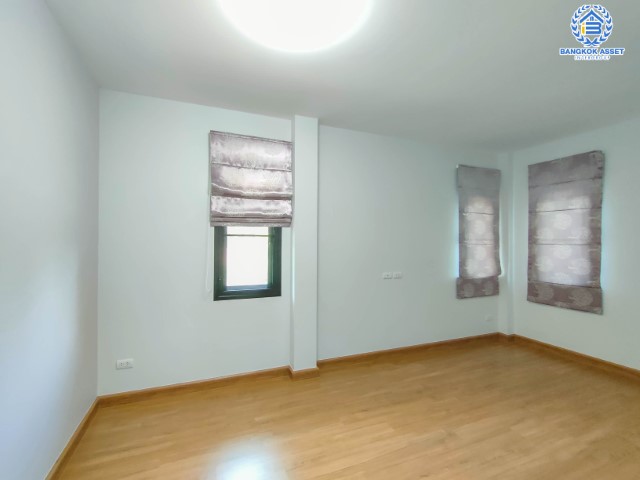 *****บ้านเดี่ยวมือสอง กรุงเทพมหานคร ม.บ้านและสวน2 กาญจนาภิเษก เนื้อที่มากถึง 122 ตร.ว. ฟังก์ชัน 4 ห้องนอน 2 ห้องน้ำ 2 ที่จอดรถ บ้านสร้างใหม่ ไม่เคยเข้าอยู่ มีความเป็นส่วนตัว บนทำเลเยี่ยม ใกล้จุดขึ้นทางด่วน "ศรีรัช" จองด่วน!